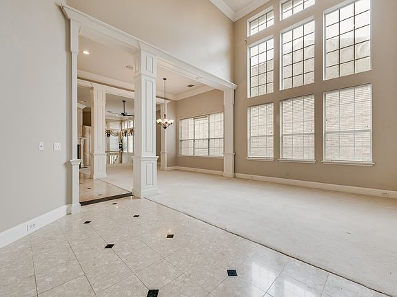 5th image of 2801 Greenhill Dr