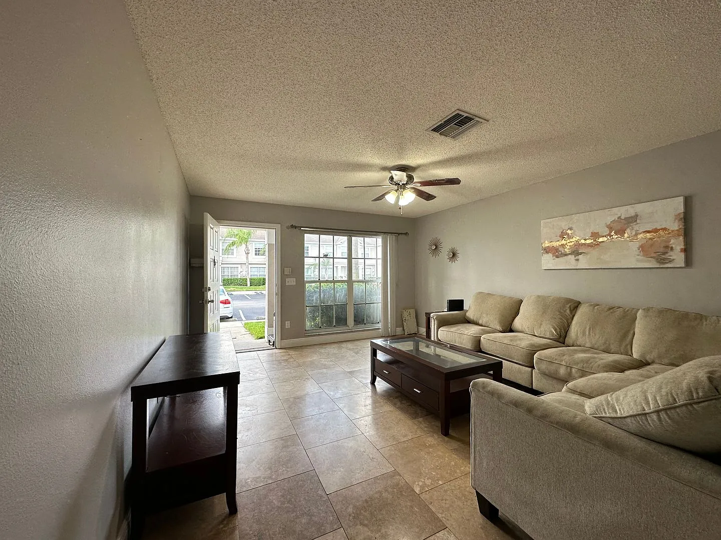 Beautiful Townhome in a gated community with assigned parking spots and a community pool — Photo 3