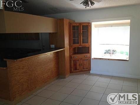 5th image of 2920 SW 5th Ave
