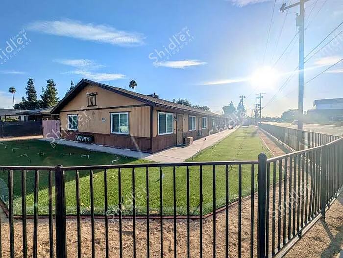2 bed, 1.0 bath, $1,595 — Photo 1