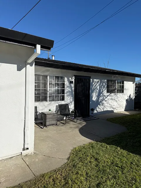 3 bed, 900 sqft, $2,199 — Photo 2