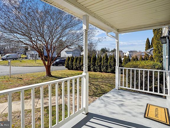 3rd image of 13857 Redford Ln