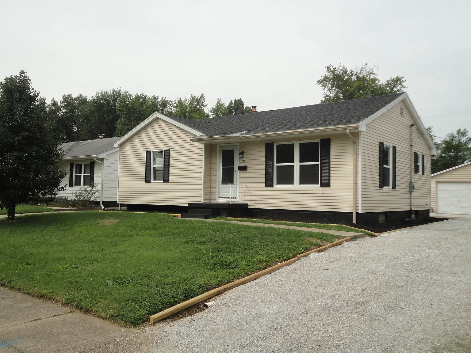 1751 S Kenmore Dr photo 1