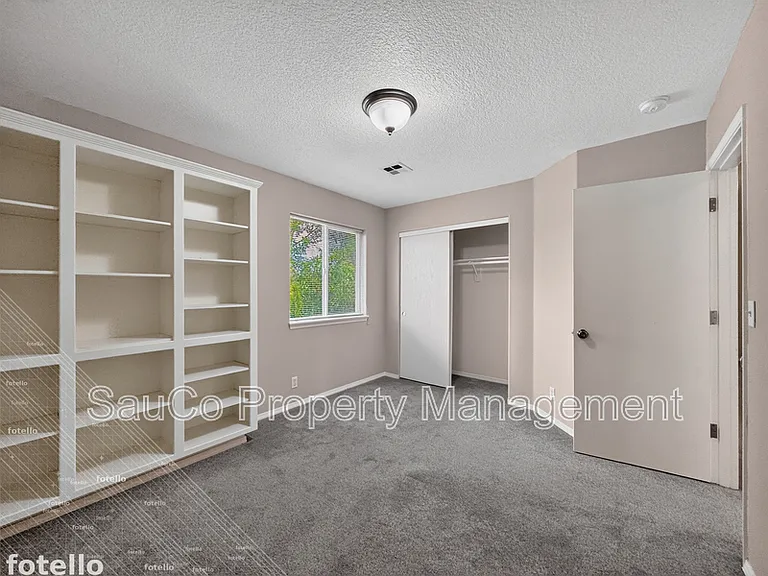 661 NW Connell Ave — Photo 25