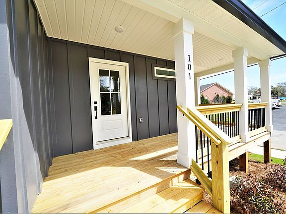 3rd image of 101 Wrenwood Dr