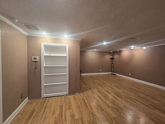3rd image of 42279 Andrea Ln