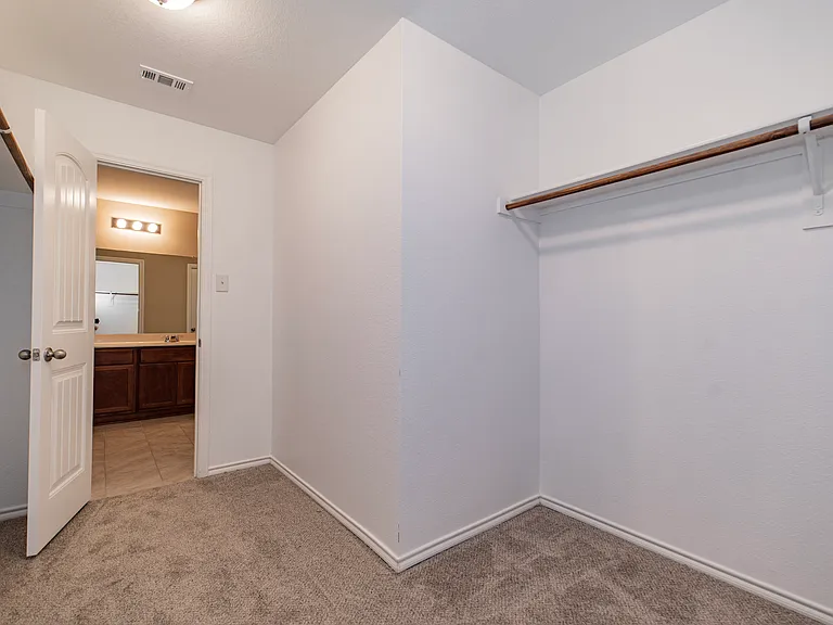 1120 Decker Dr — Photo 11