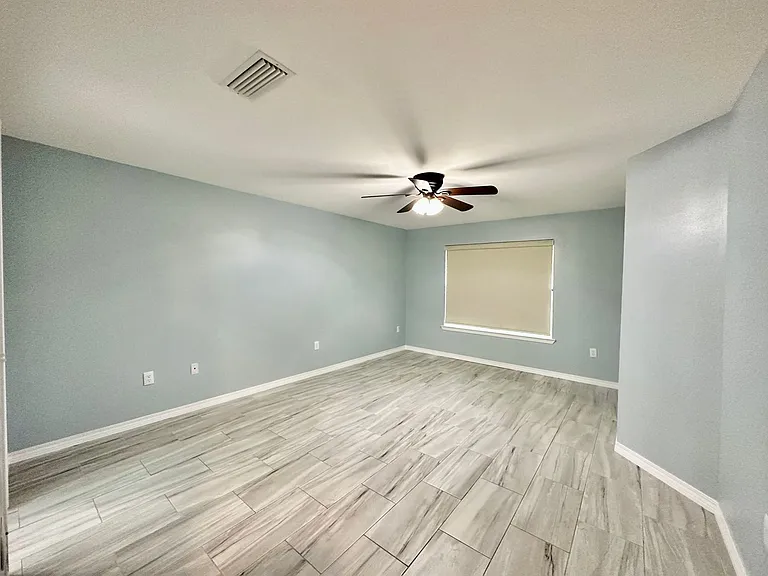 519 E Timberlake Dr — Photo 14