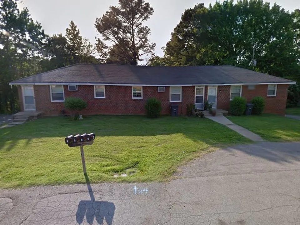 Martha Ln - 408