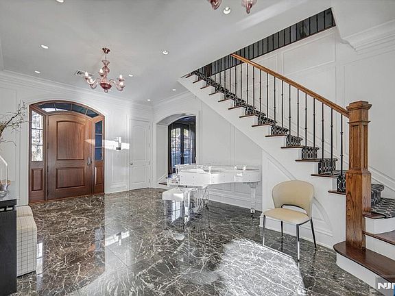 4th image of 373 Hardenburgh Avenue