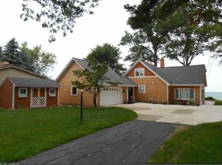 5553 Lake Rd, Sheffield Lake, OH 44054