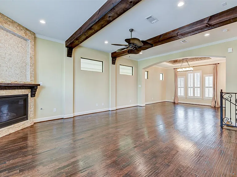 2306 Couch St — Photo 8