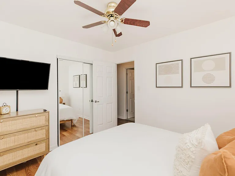 Bedroom 2 w/Queen Bed & TV