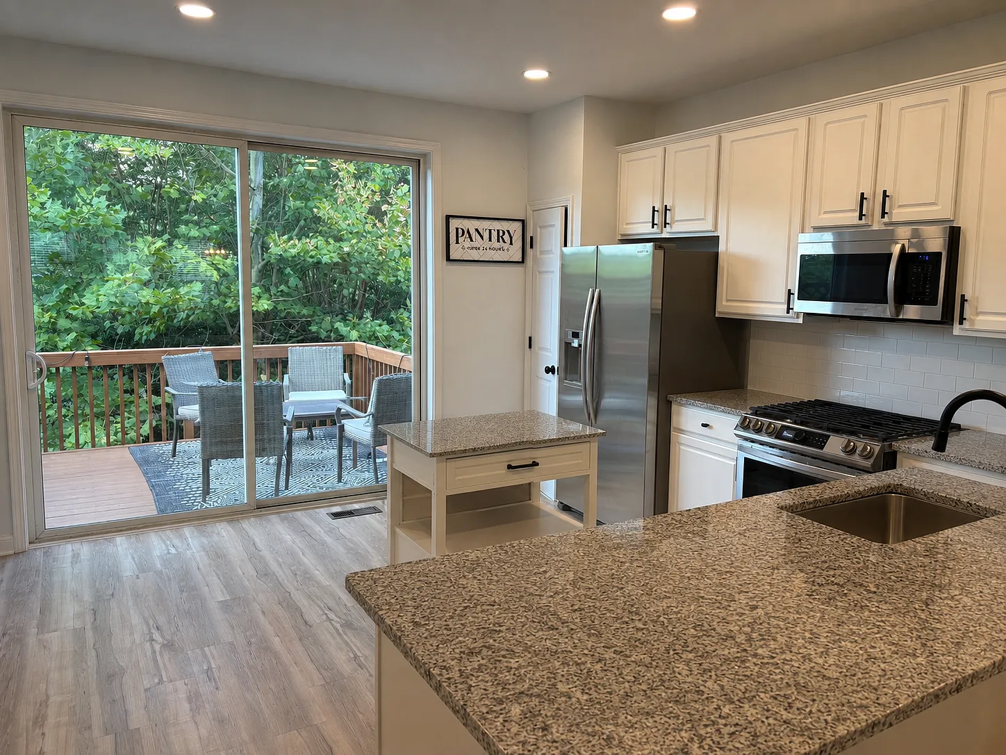 3 bed, 1888 sqft, $2,400 — Photo 4