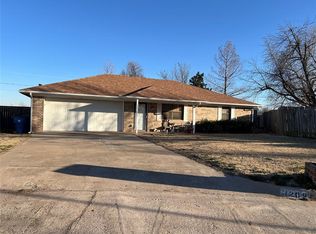 3209 California Ave, Chickasha, OK 73018
