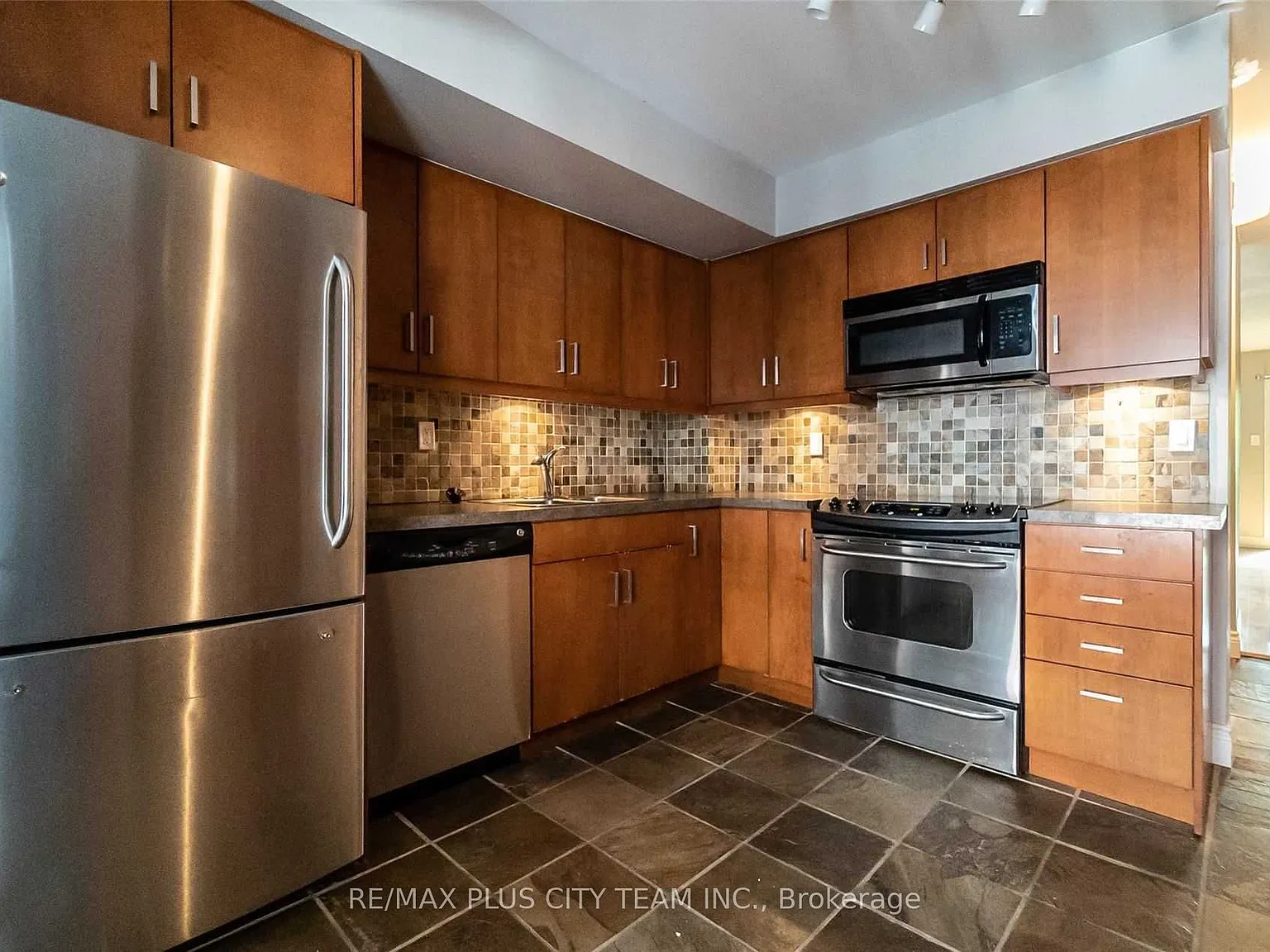 2 bed, $3,900 — Photo 3