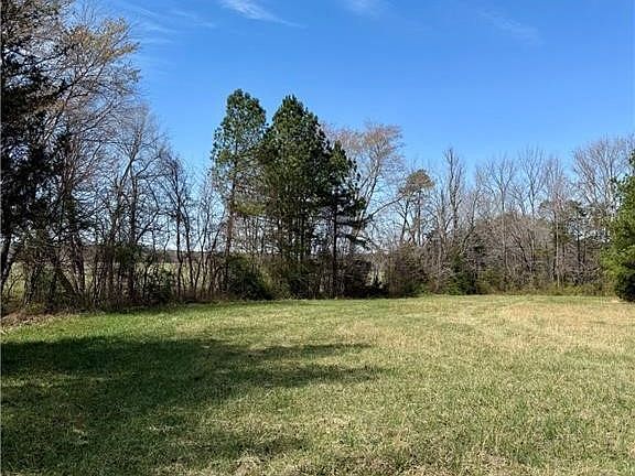 4th image of 17394 Mountain Rd