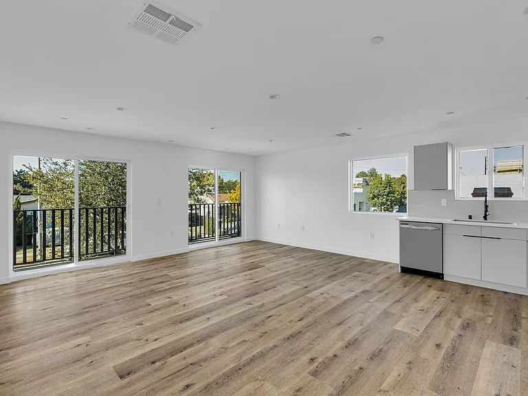 Best Priced Luxury 4 & 5 Bed Townhomes in Mid-City! — Photo 8