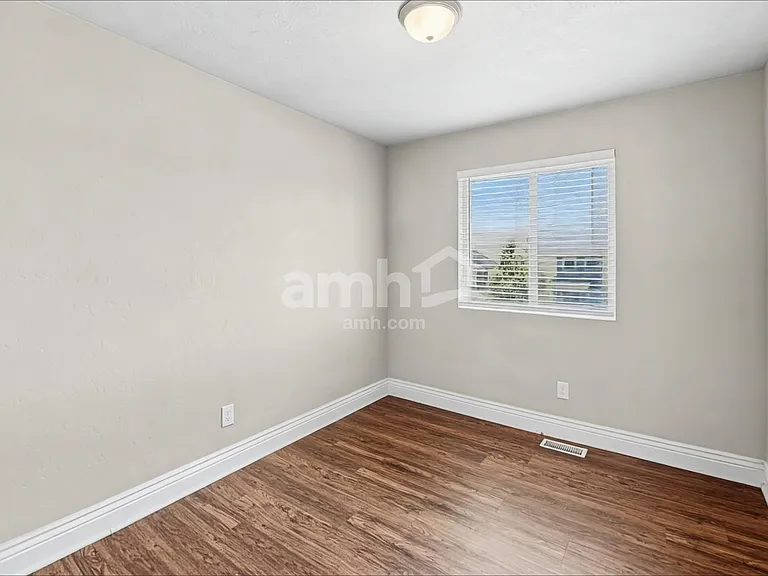 228 W Cedar Grove Ln — Photo 20