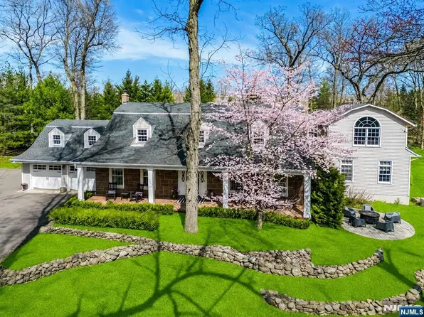 202 Chestnut Ridge Rd, Saddle River, NJ 07458