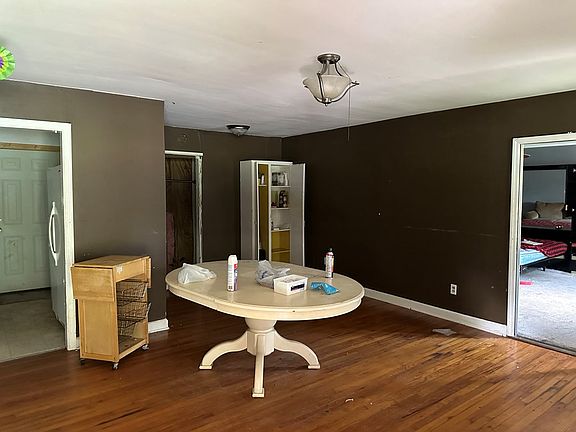 3rd image of 103 Pine Dr
