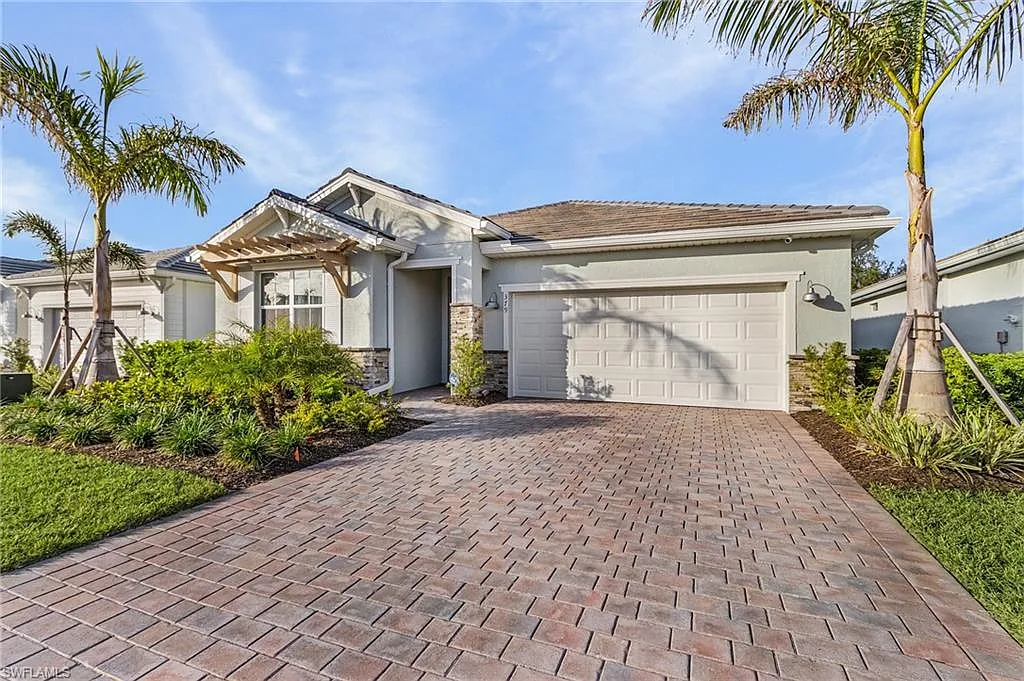 3 bed, 2.0 bath, 1816 sqft, $8,000 — Photo 3