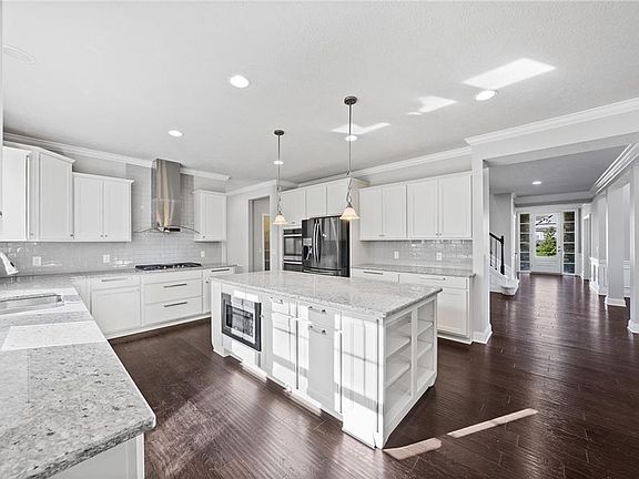 4th image of 10209 Woodlands Dr