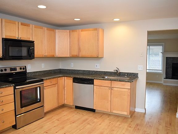 5th image of 5417 NE 34th St #30