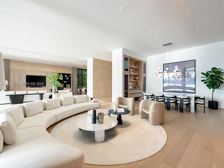 28 W Dilido Dr — Photo 3