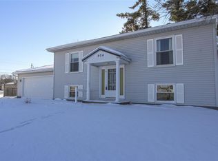 904 Douglas St, Cedar Falls, IA 50613
