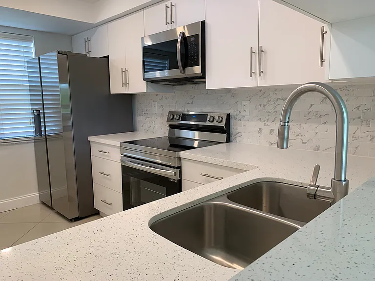 281 W Park Dr #2 — Photo 9