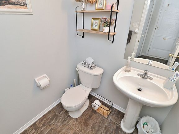 5th image of 257 Rustic Hills Cres #1