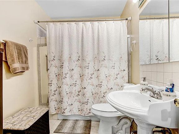 3rd image of 6552 Teesdale Ave