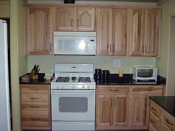 4th image of 2401 Meadowbrook Dr