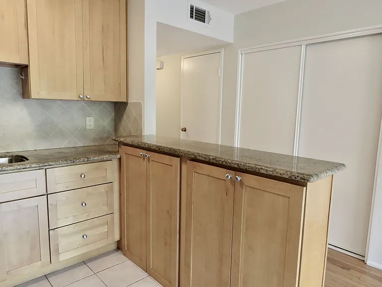 1848 Lombard St — Photo 6