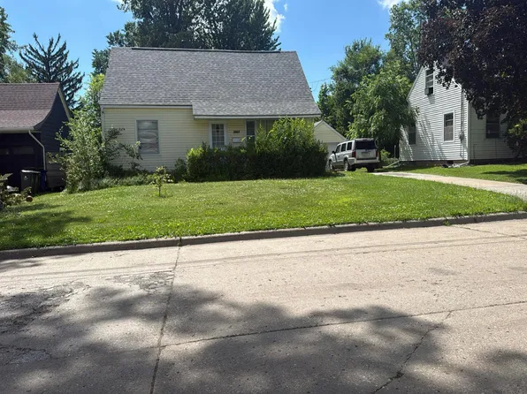 1007 Norwood Dr SE, Cedar Rapids, IA 52403