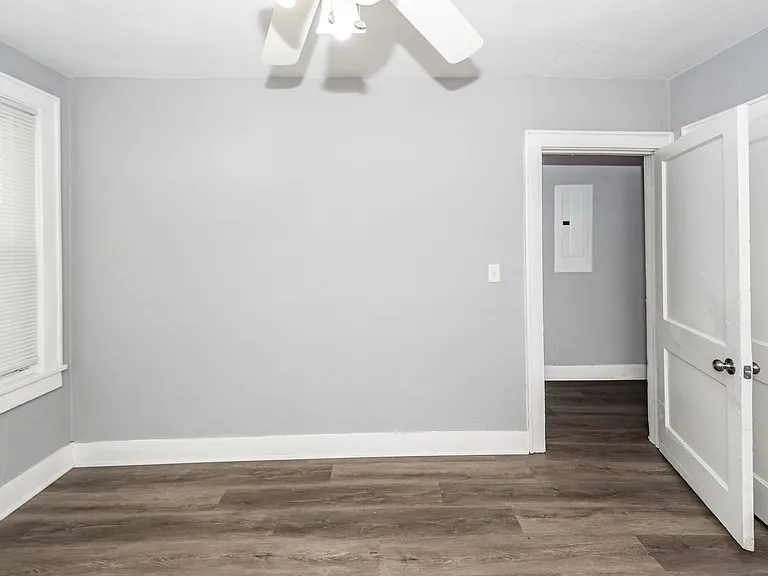 2620 Woodlawn Ave — Photo 21