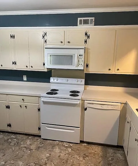 662 Pringle Dr — Photo 7
