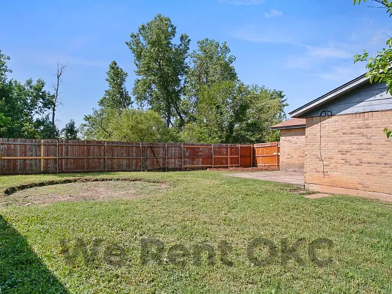7500 NW 113th Pl — Photo 29