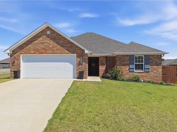 2200 Brown Bear Ln, Gentry, AR 72734