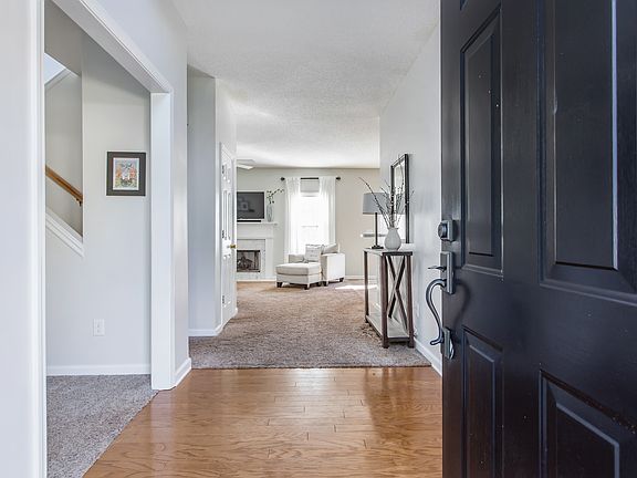 4th image of 362 Silverthorn Dr NW