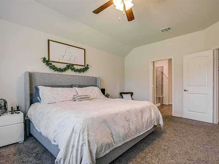 593 Jamestown Ln — Photo 16