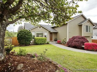 641 SE Greenway Dr, Gresham, OR 97080