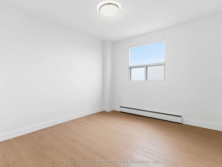 498 Queens Ave #802 — Photo 14