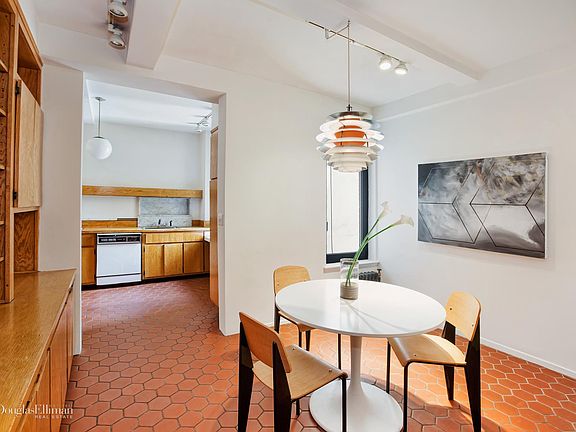 5th image of 320 E 72nd St APT 7A