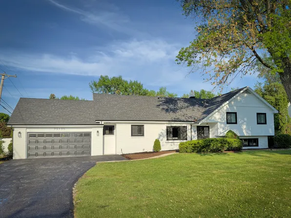 7S135 Clover Ct, Naperville, IL 60540