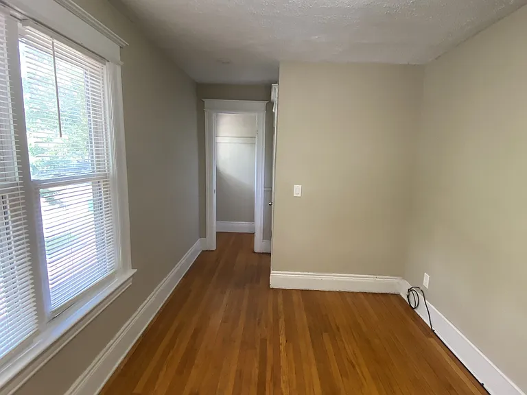 1212-1214 S Plymouth Ave S — Photo 12