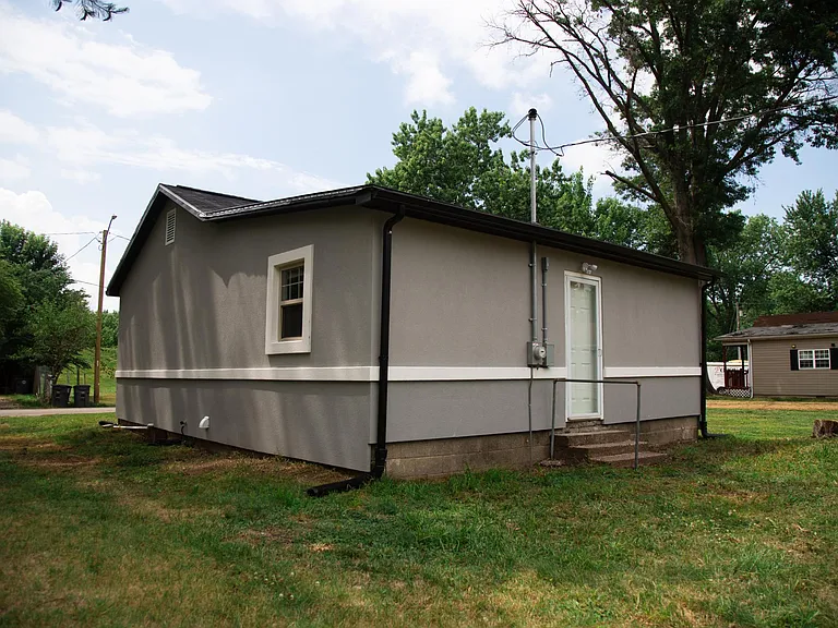 2511 N Baker Ave — Photo 13
