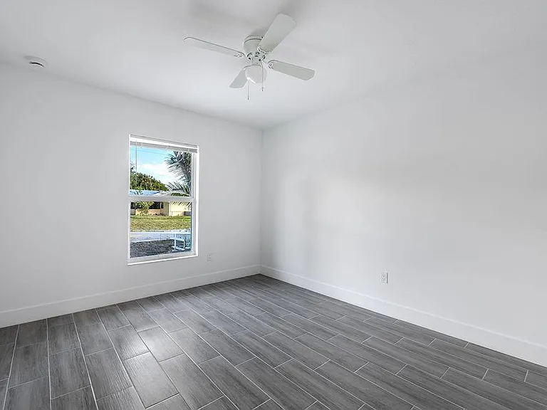 3018 SE Iris St — Photo 9