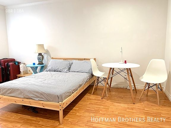 3rd image of 309 N Sycamore Ave #5